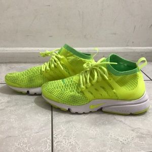 Nike Air Presto Flyknit Ultra in Volt